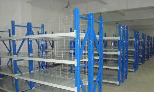 带网片中型货架在医药公司仓库施工完毕